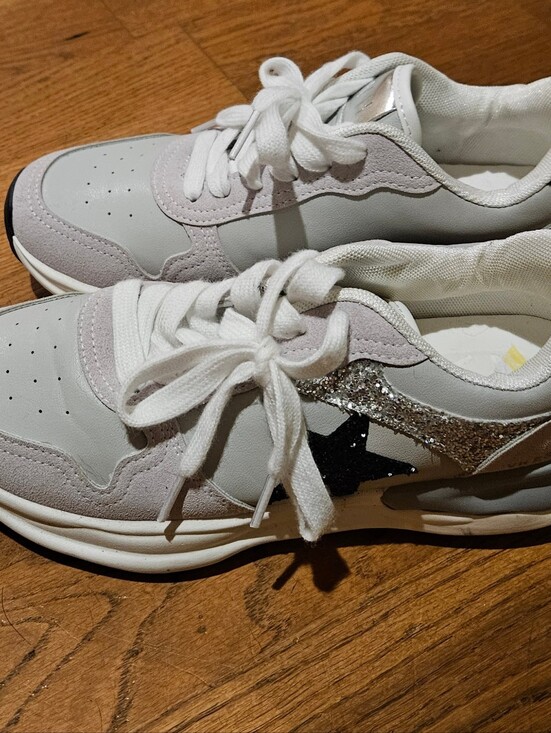 Vintage Havana Pants - Vintage Havana White Low-Top Sneaker with Subtle Silver Accents